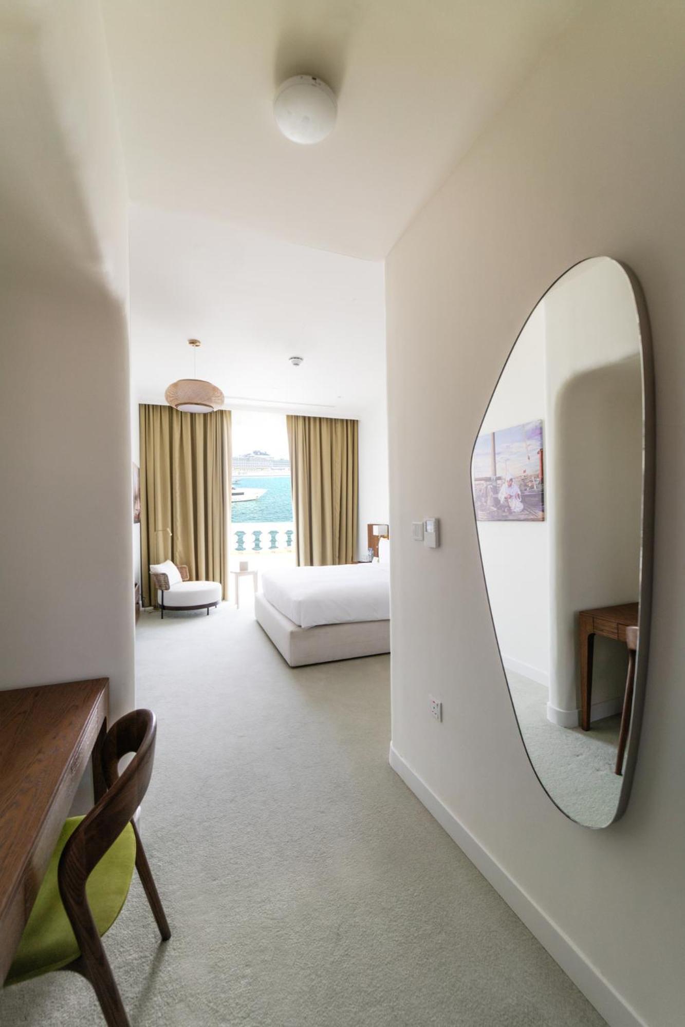 Mina Hotel And Residences By The Torch Ad Dawhah Esterno foto A bedroom at the hotel