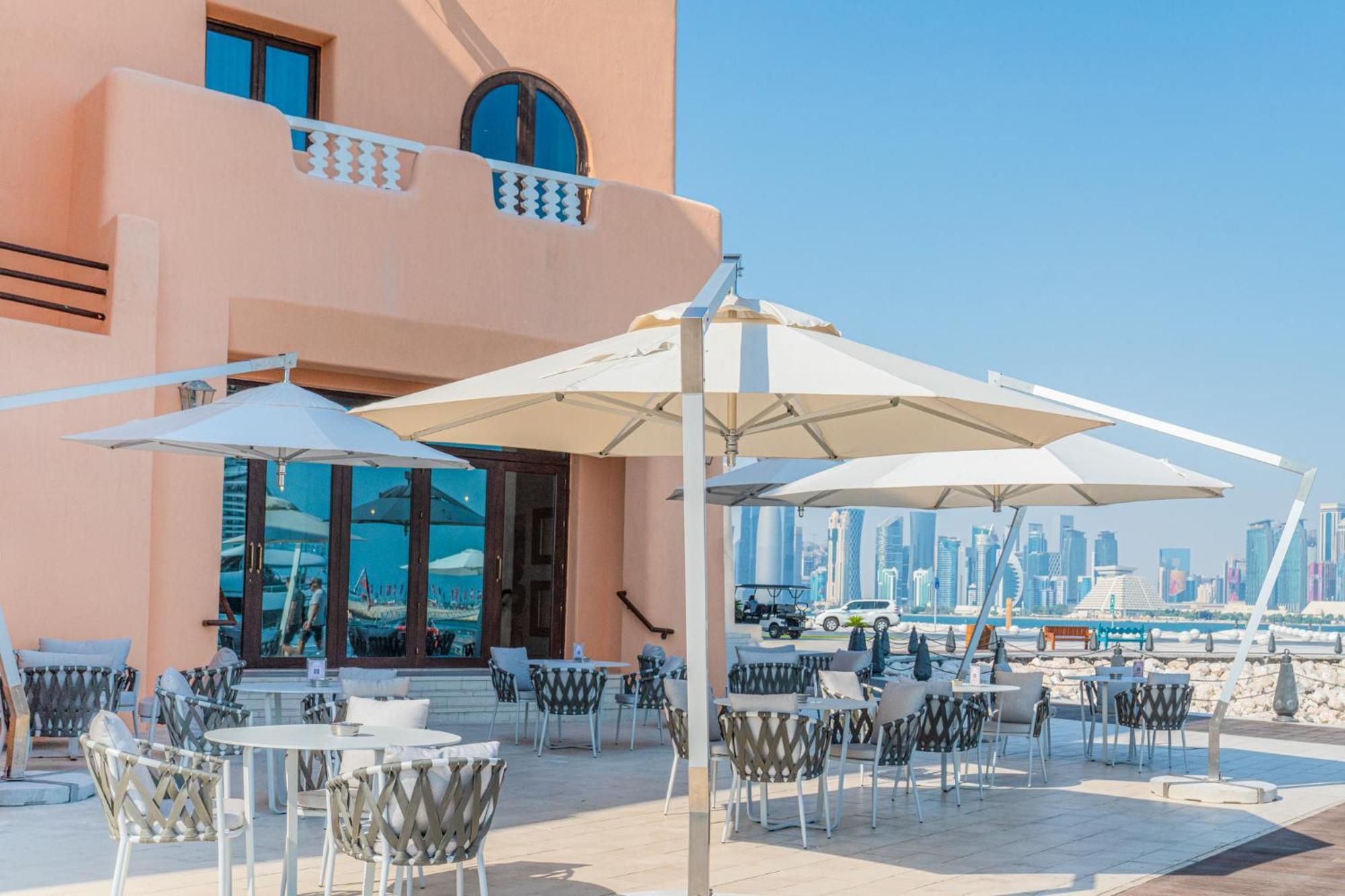 Mina Hotel And Residences By The Torch Ad Dawhah Esterno foto A patio umbrella