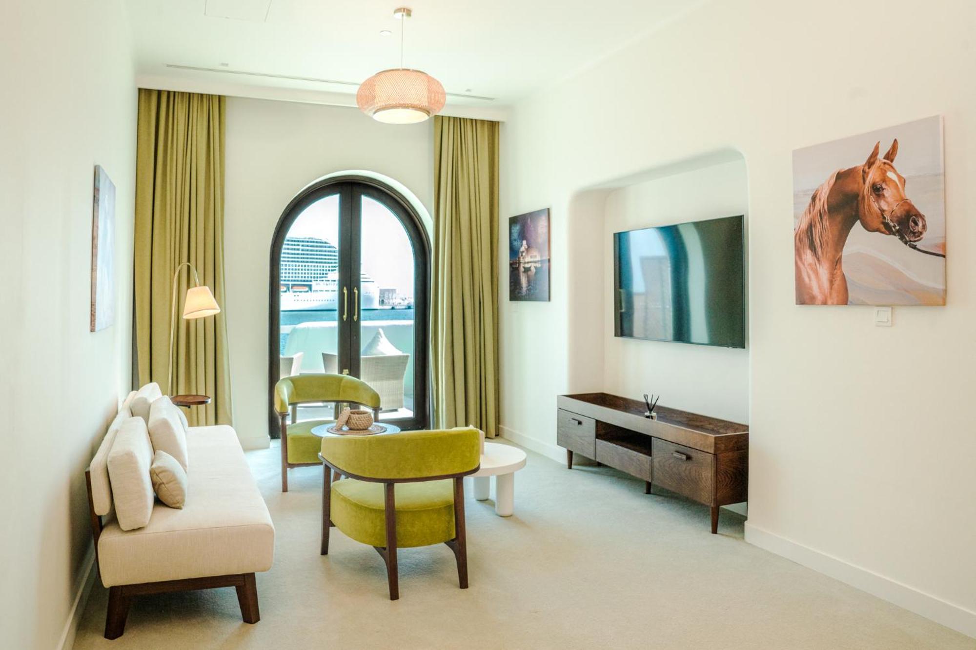 Mina Hotel And Residences By The Torch Ad Dawhah Esterno foto A living room at the hotel
